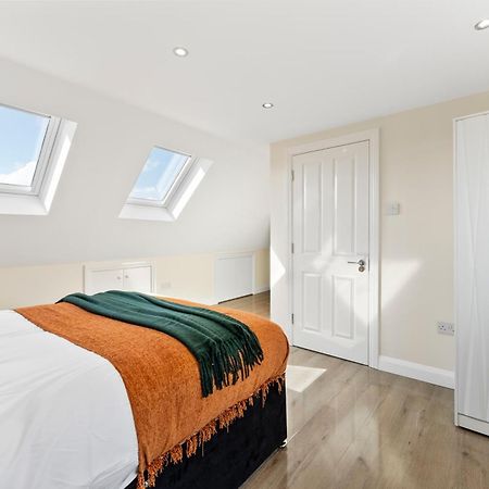 Stylish Wembley Gem - Parking -Sleeps 14 London Eksteriør bilde