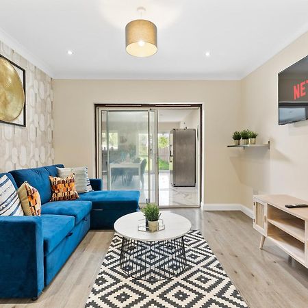 Stylish Wembley Gem - Parking -Sleeps 14 London Eksteriør bilde