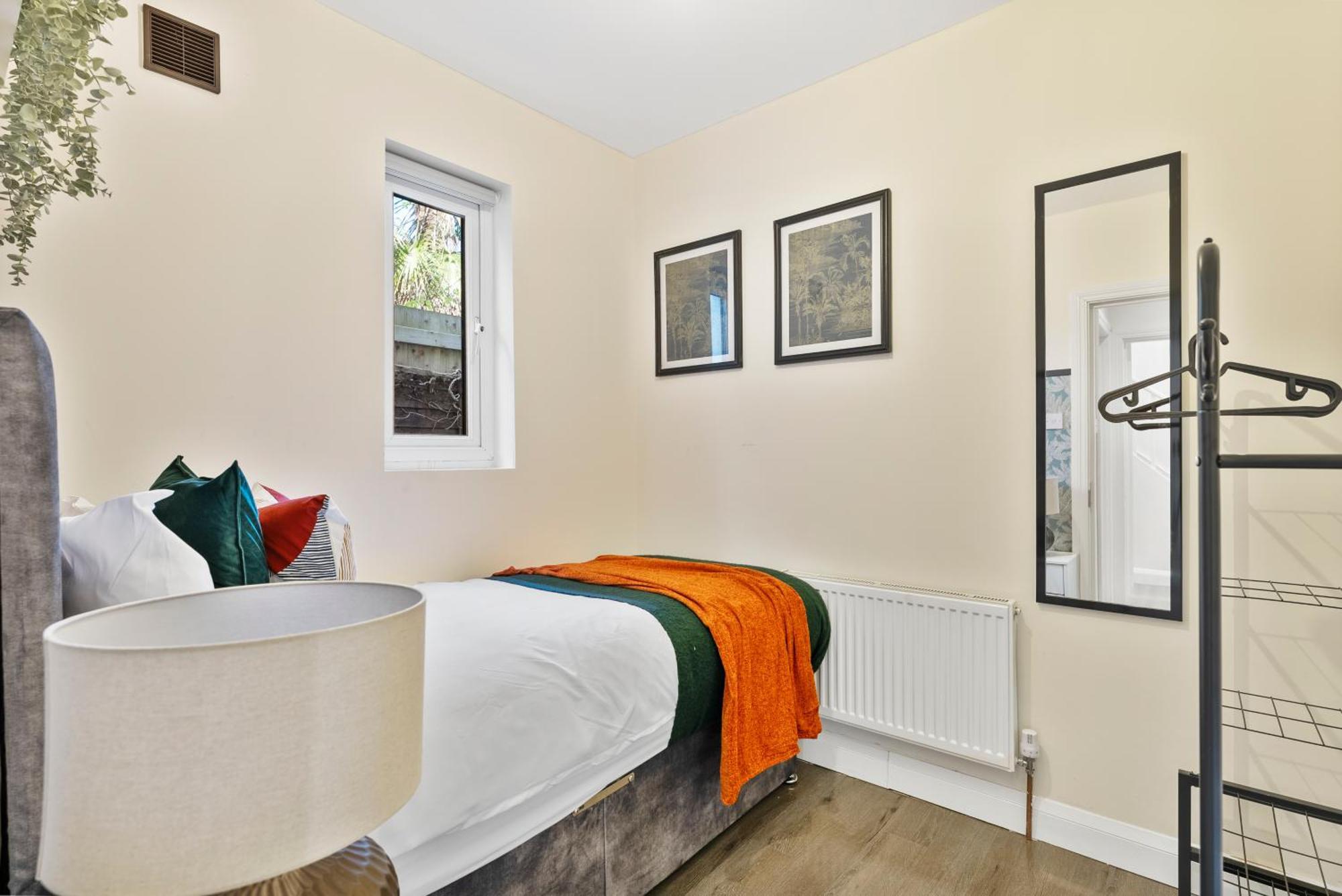 Stylish Wembley Gem - Parking -Sleeps 14 London Eksteriør bilde