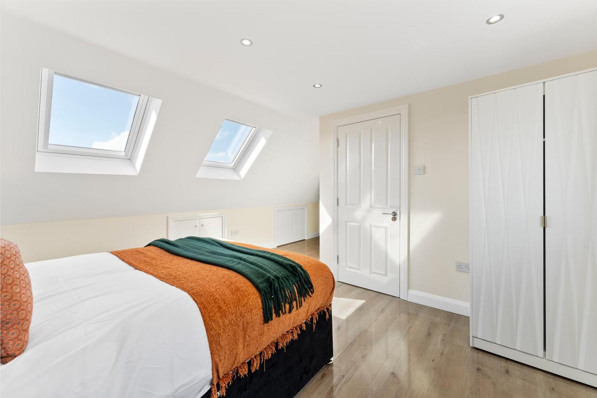 Stylish Wembley Gem - Parking -Sleeps 14 London Eksteriør bilde