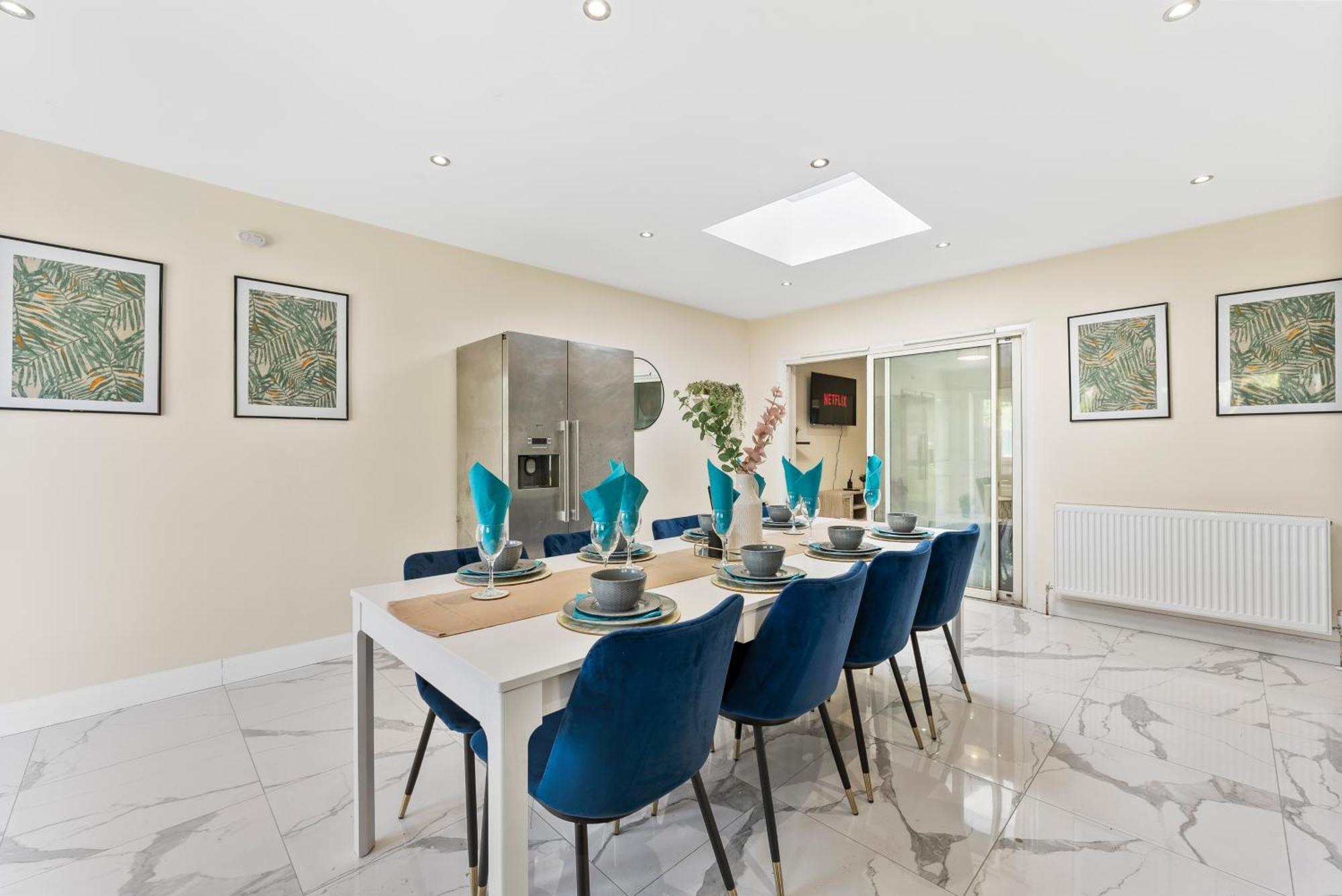 Stylish Wembley Gem - Parking -Sleeps 14 London Eksteriør bilde