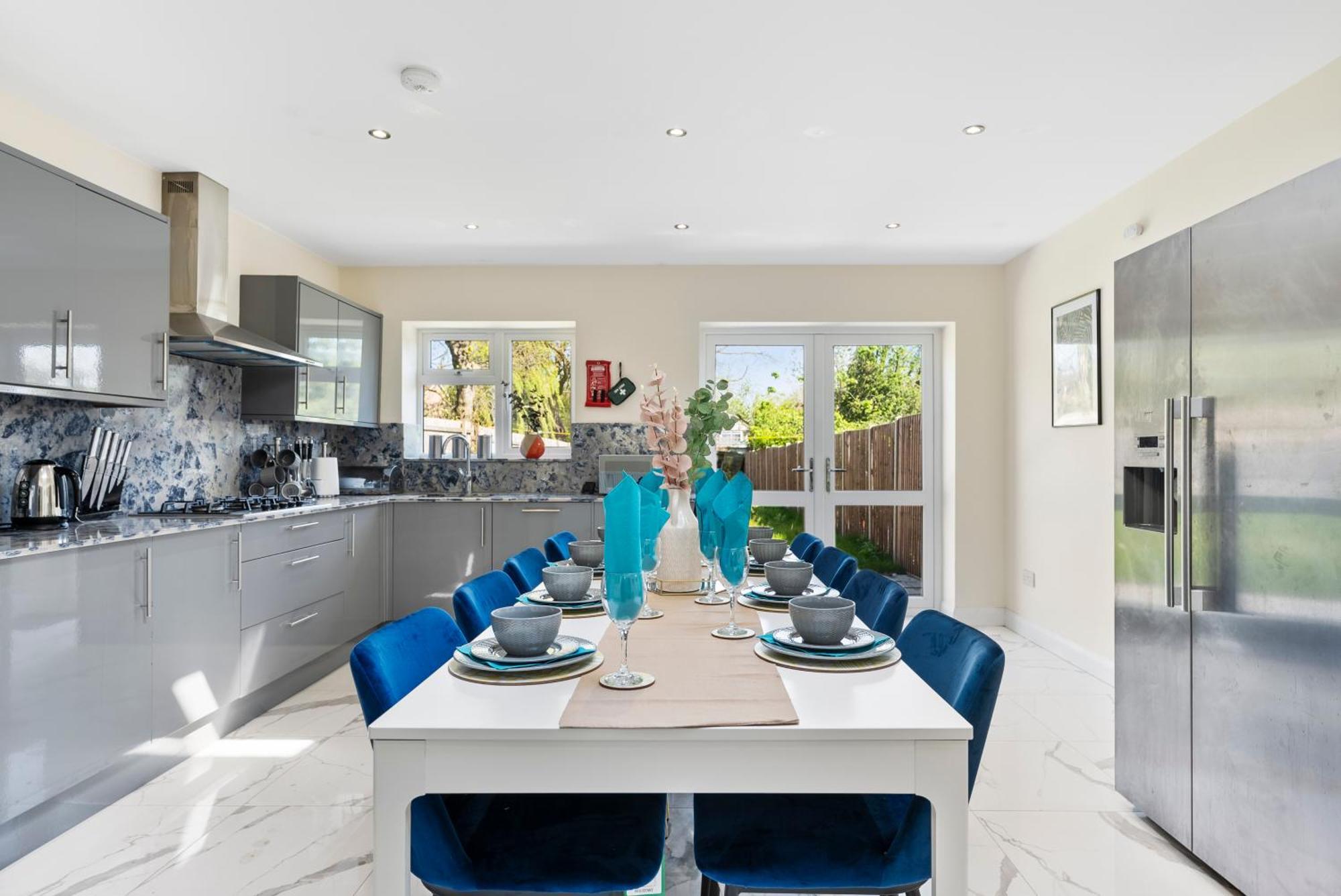 Stylish Wembley Gem - Parking -Sleeps 14 London Eksteriør bilde