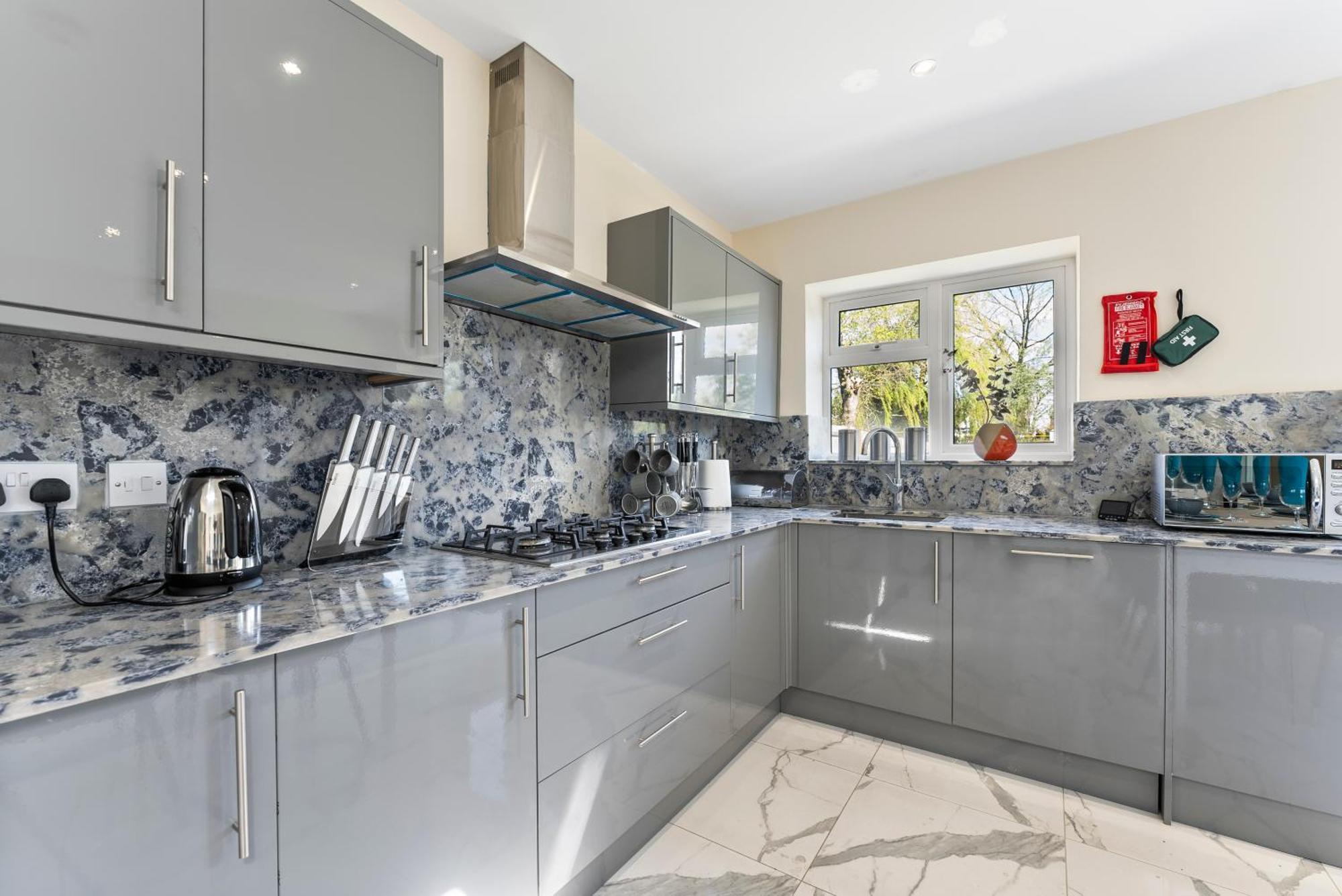 Stylish Wembley Gem - Parking -Sleeps 14 London Eksteriør bilde