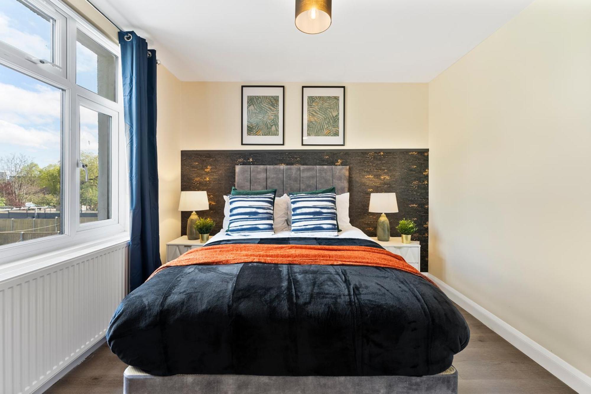 Stylish Wembley Gem - Parking -Sleeps 14 London Eksteriør bilde