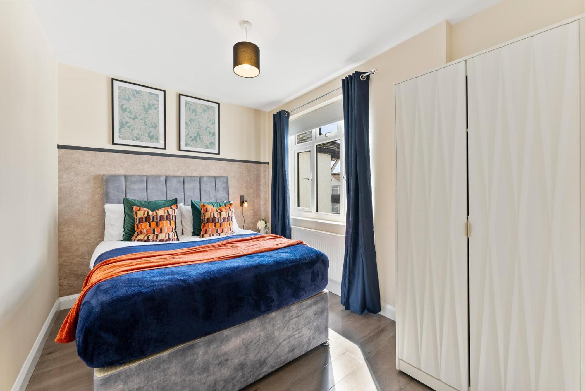 Stylish Wembley Gem - Parking -Sleeps 14 London Eksteriør bilde