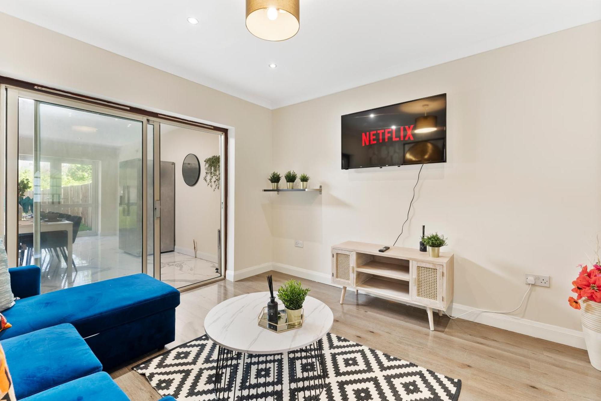 Stylish Wembley Gem - Parking -Sleeps 14 London Eksteriør bilde