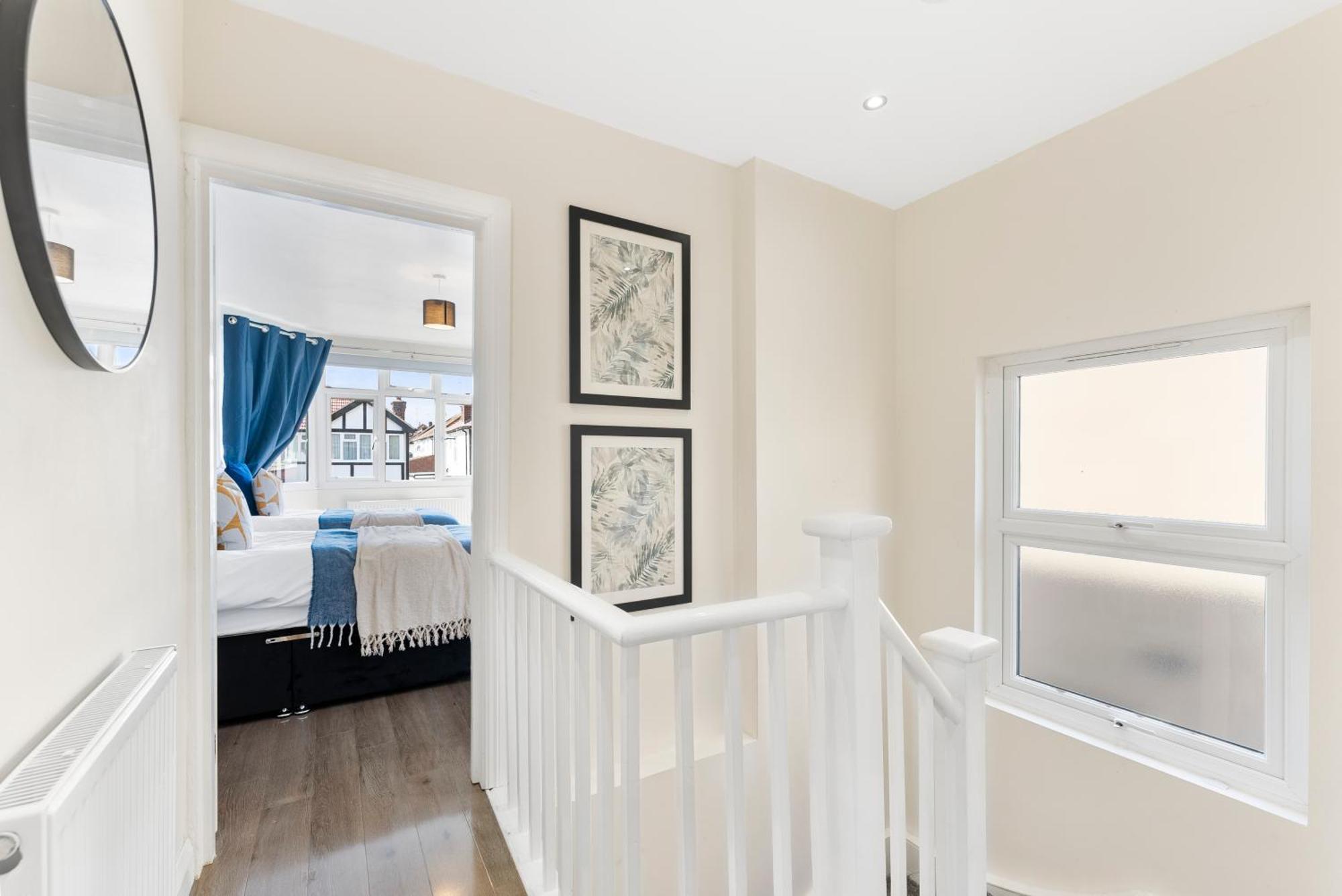 Stylish Wembley Gem - Parking -Sleeps 14 London Eksteriør bilde