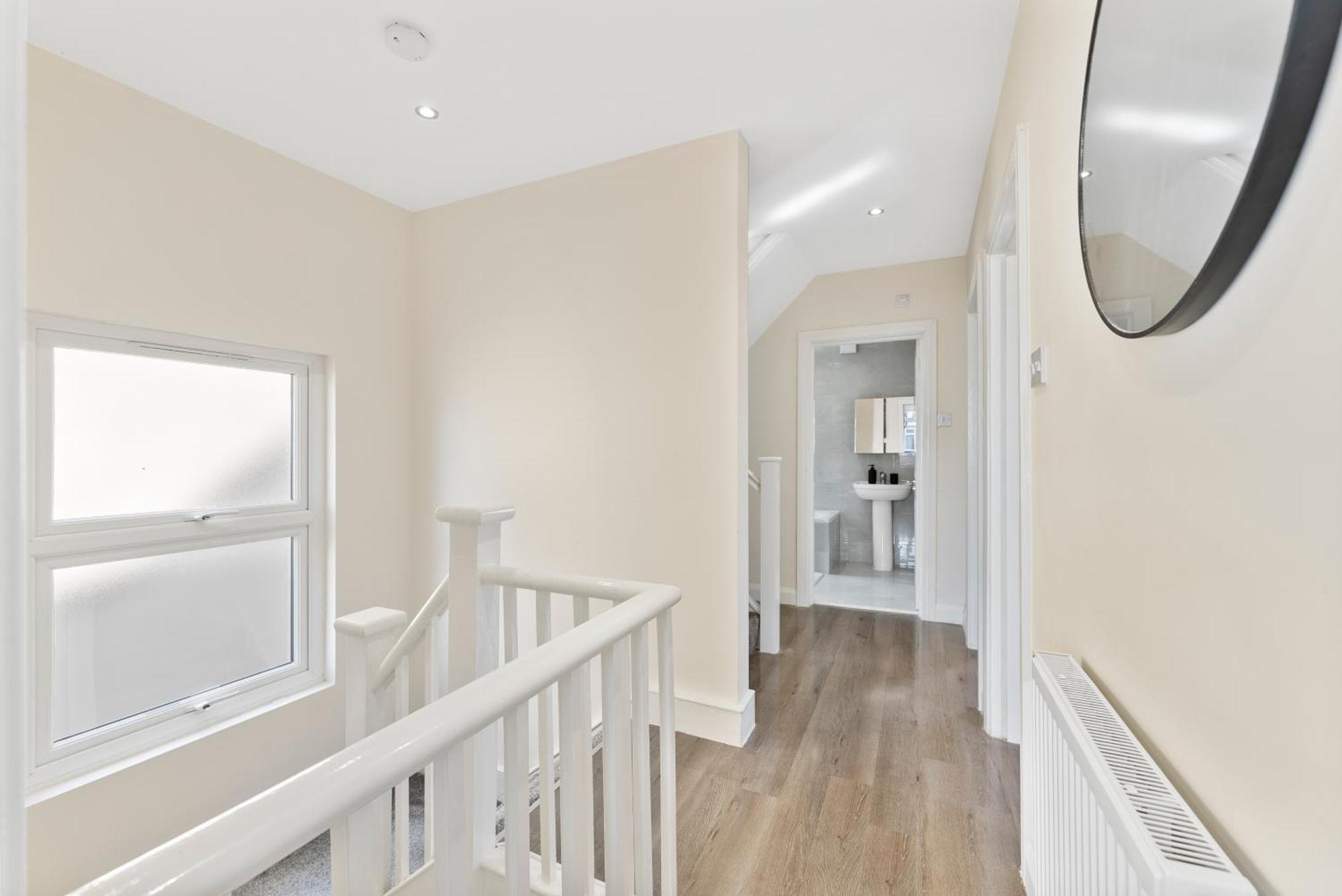 Stylish Wembley Gem - Parking -Sleeps 14 London Eksteriør bilde