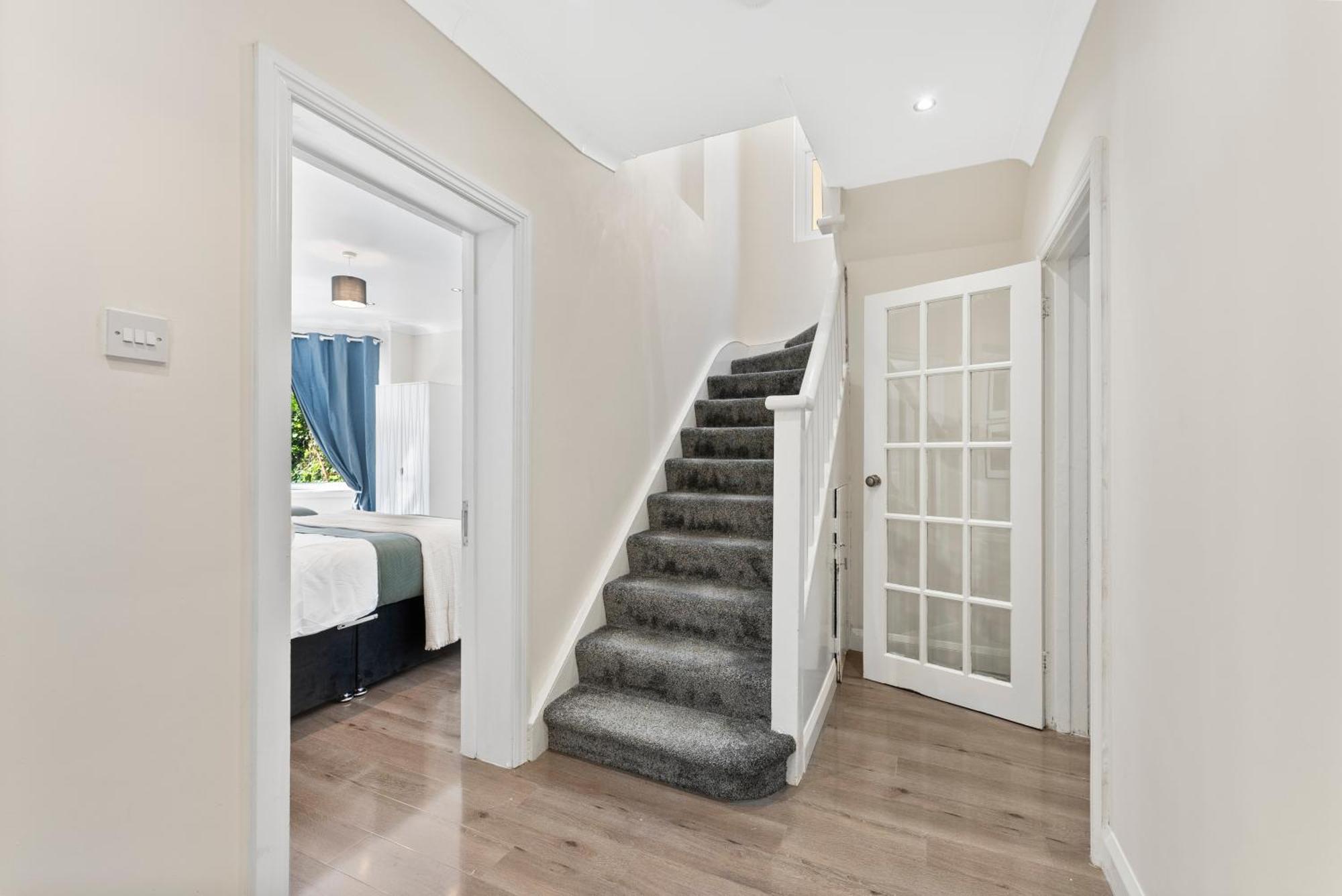 Stylish Wembley Gem - Parking -Sleeps 14 London Eksteriør bilde