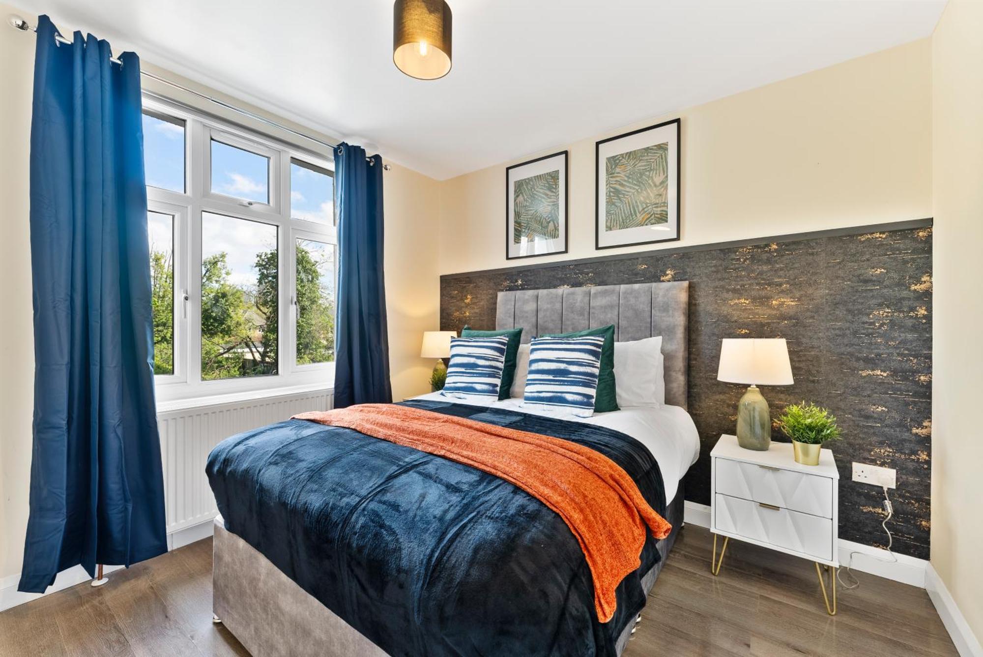 Stylish Wembley Gem - Parking -Sleeps 14 London Eksteriør bilde