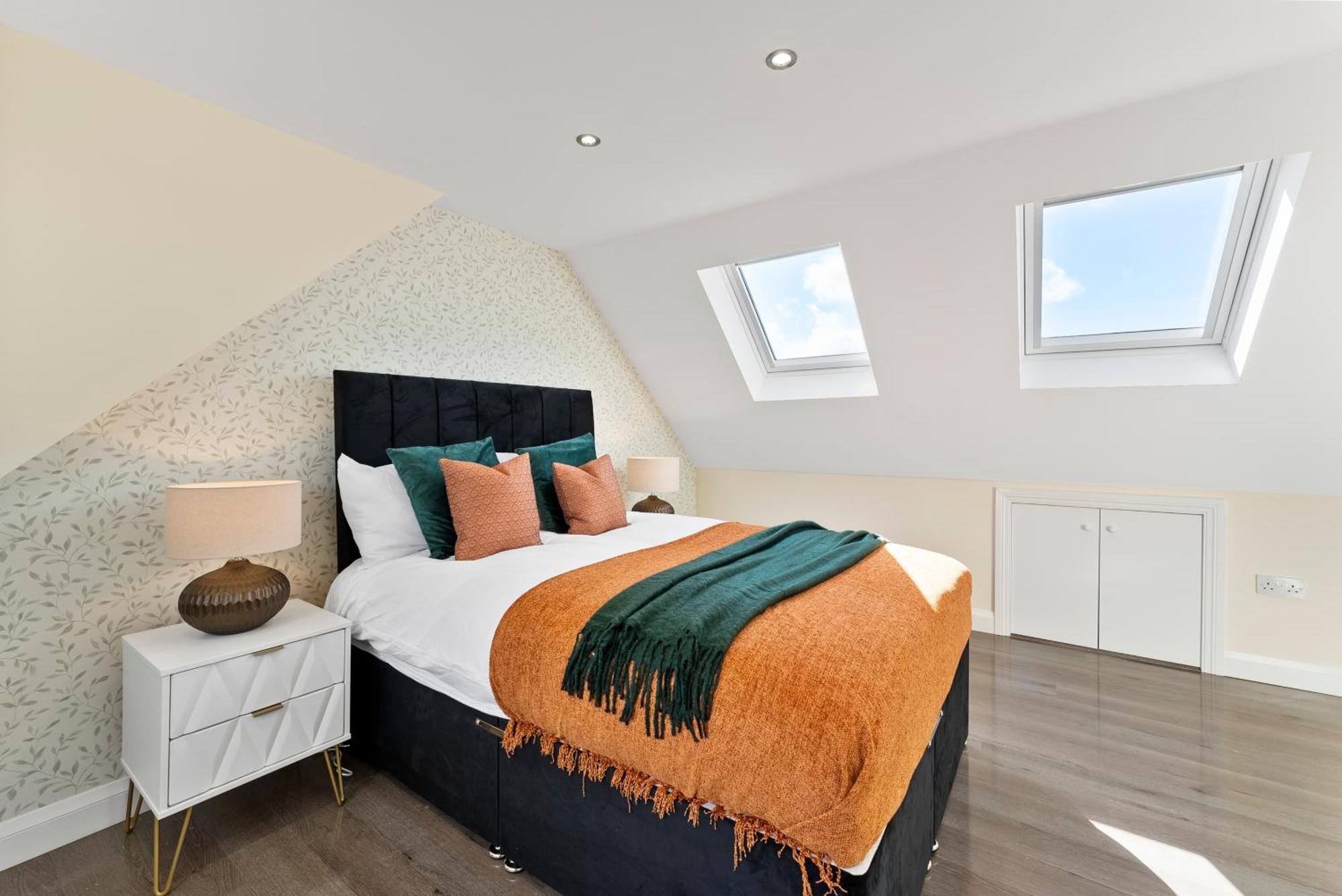 Stylish Wembley Gem - Parking -Sleeps 14 London Eksteriør bilde