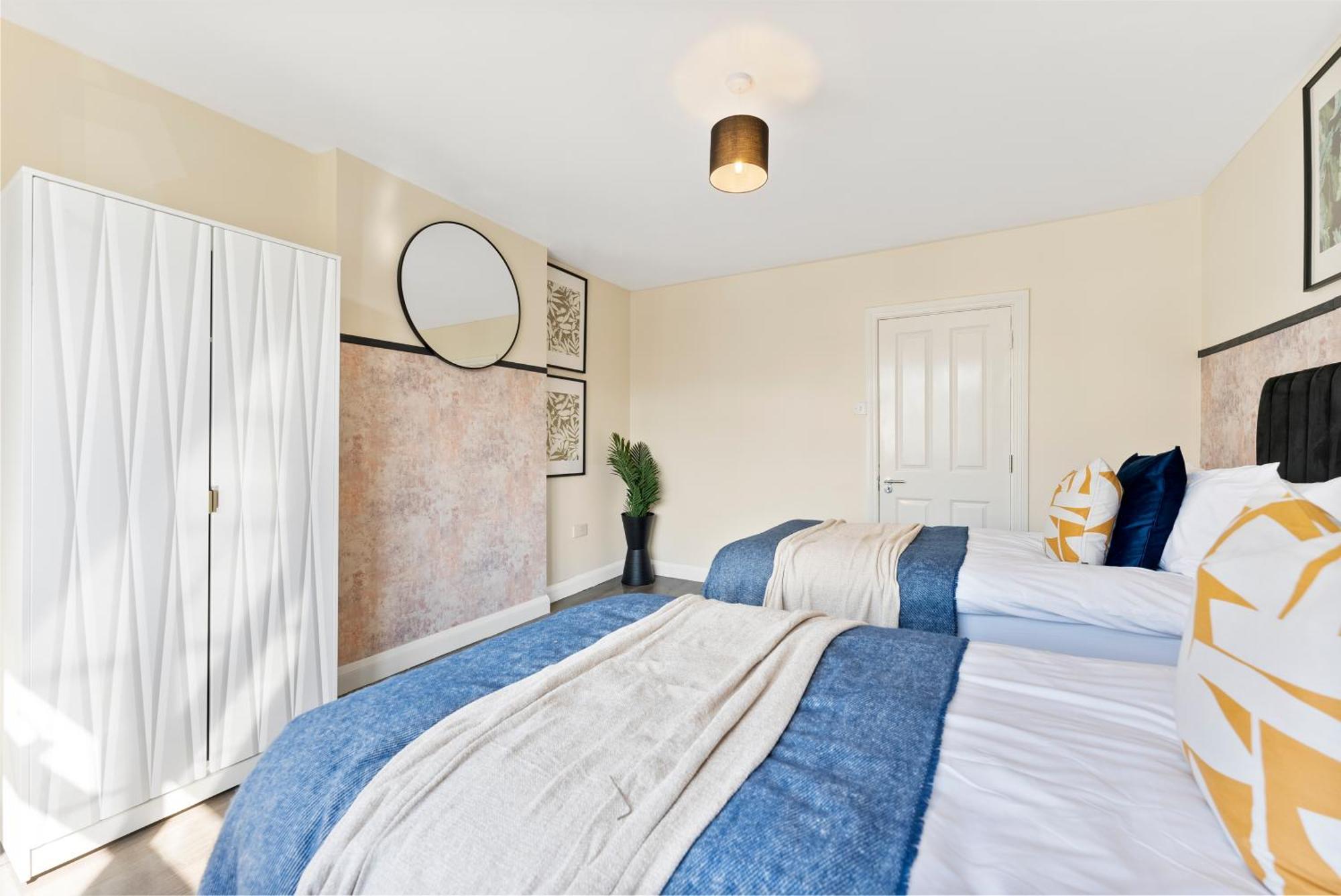 Stylish Wembley Gem - Parking -Sleeps 14 London Eksteriør bilde