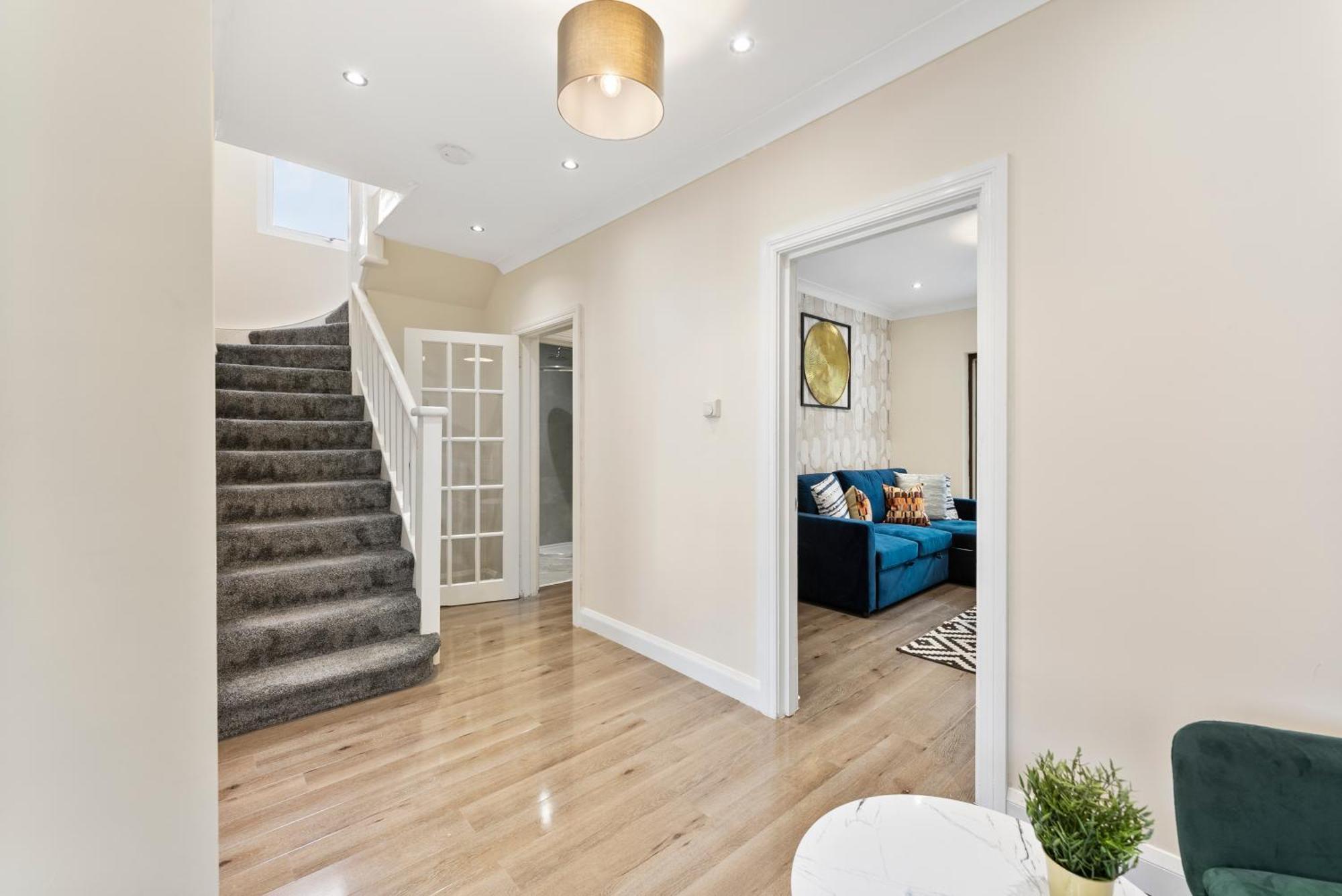 Stylish Wembley Gem - Parking -Sleeps 14 London Eksteriør bilde