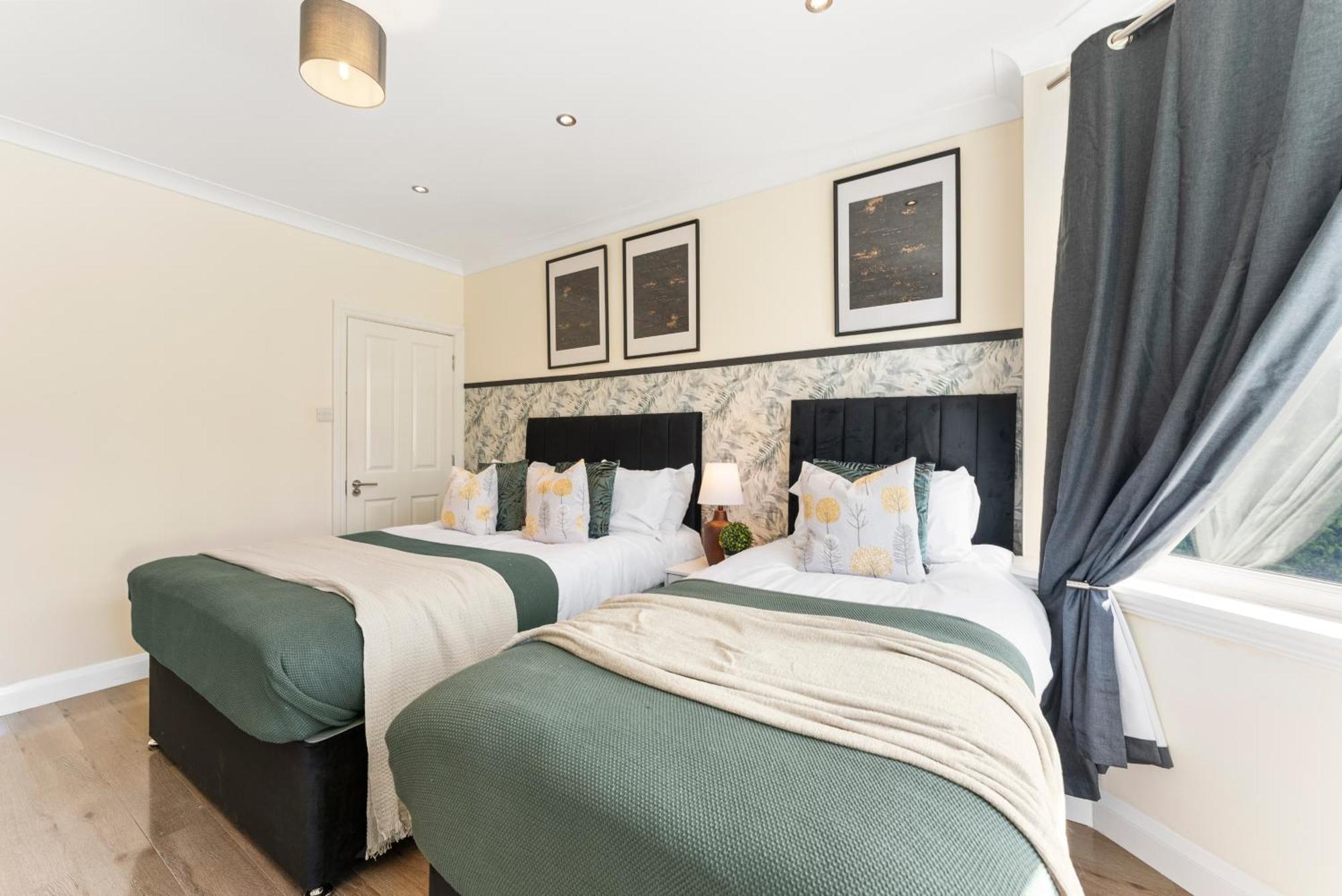 Stylish Wembley Gem - Parking -Sleeps 14 London Eksteriør bilde