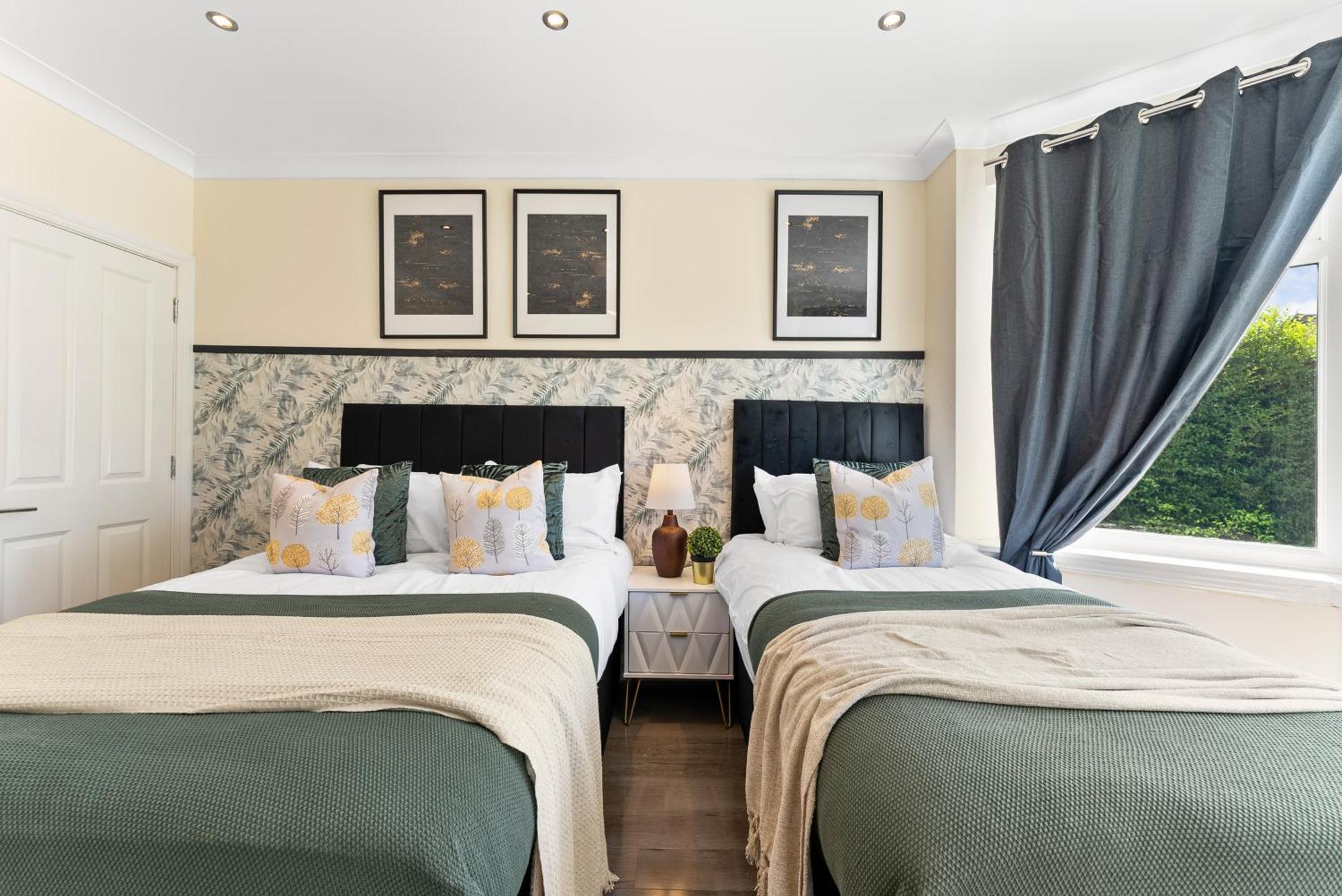 Stylish Wembley Gem - Parking -Sleeps 14 London Eksteriør bilde