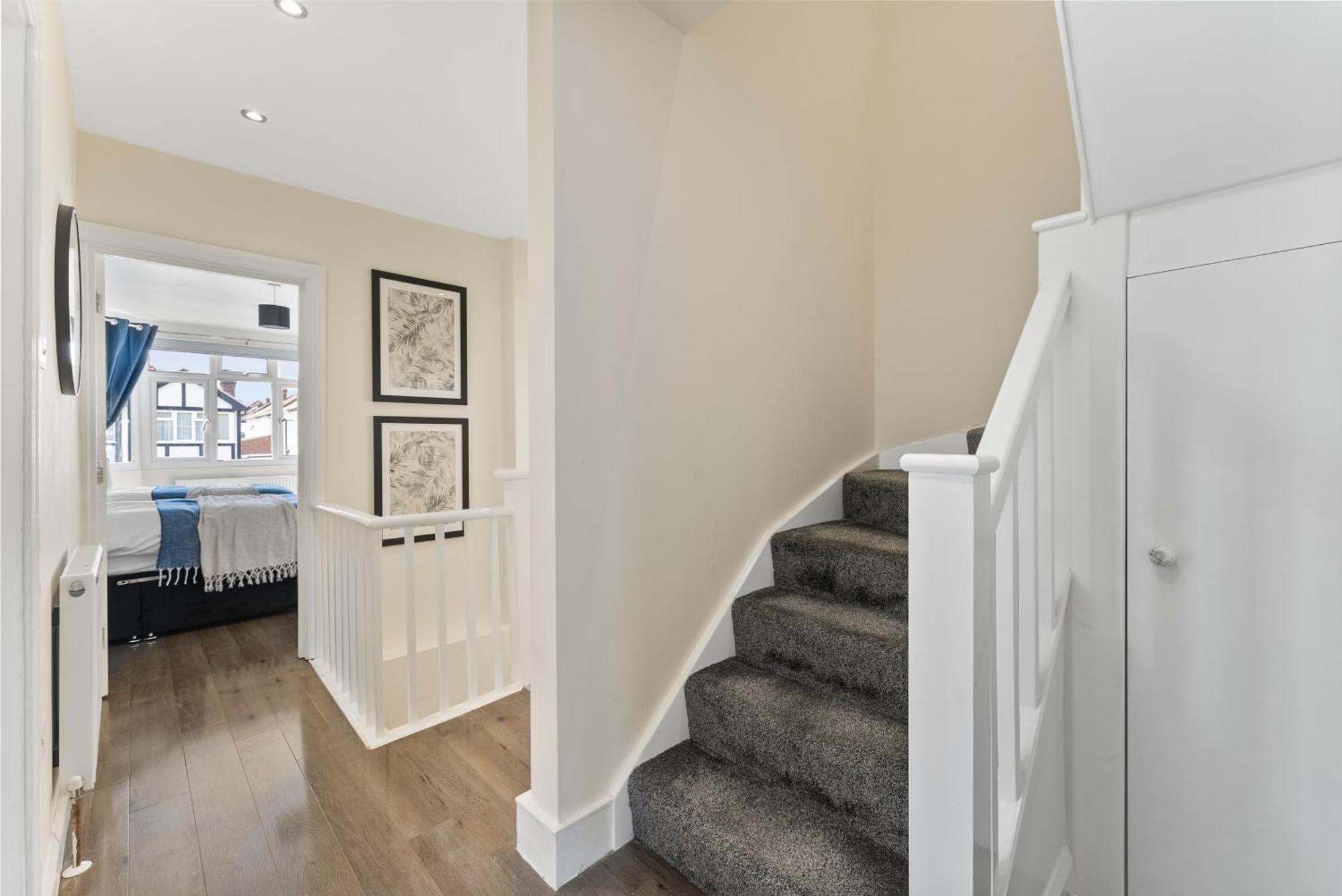 Stylish Wembley Gem - Parking -Sleeps 14 London Eksteriør bilde